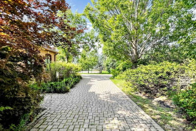 27 Walnut Glen Place • Markham, ON photo 2