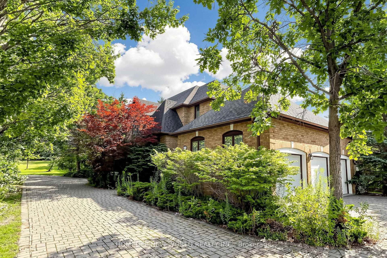 27 Walnut Glen Place • Markham, ON photo 3