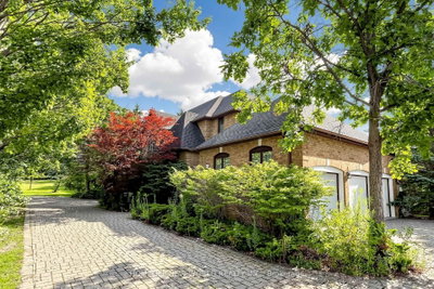 27 Walnut Glen Place • Markham, ON photo 3