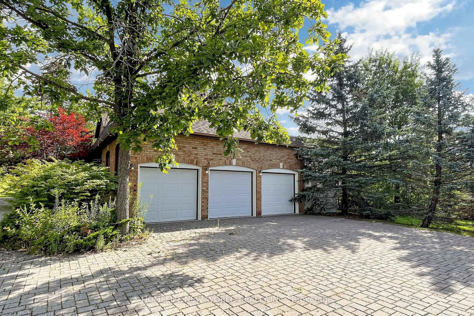 27 Walnut Glen Place • Markham, ON photo 4