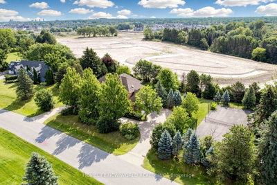 27 Walnut Glen Place • Markham, ON photo 5