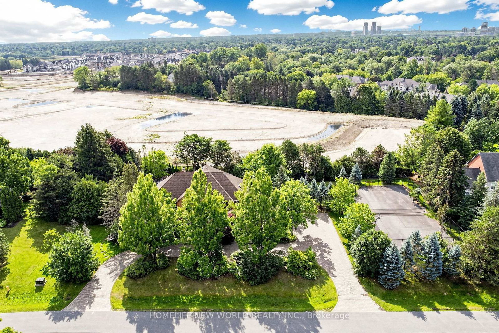 27 Walnut Glen Place • Markham, ON photo 6
