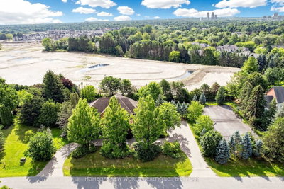 27 Walnut Glen Place • Markham, ON photo 6