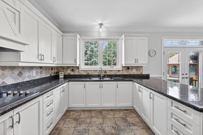 14 Tranmer Road • Whitchurch-Stouffville, ON photo 8