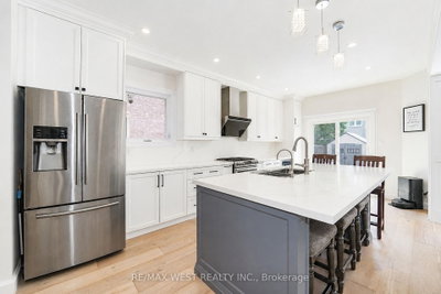 139 River Ridge Boulevard • Aurora, ON photo 4
