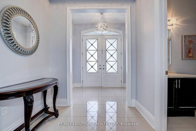 16 Gracedale Drive • Richmond Hill, ON photo 2