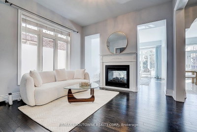 16 Gracedale Drive • Richmond Hill, ON photo 4