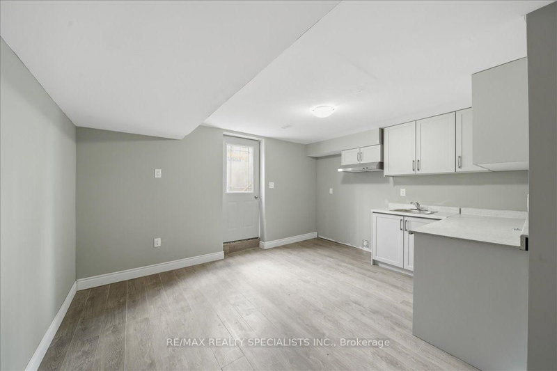 Bsmt - 77 Mckenzie Way