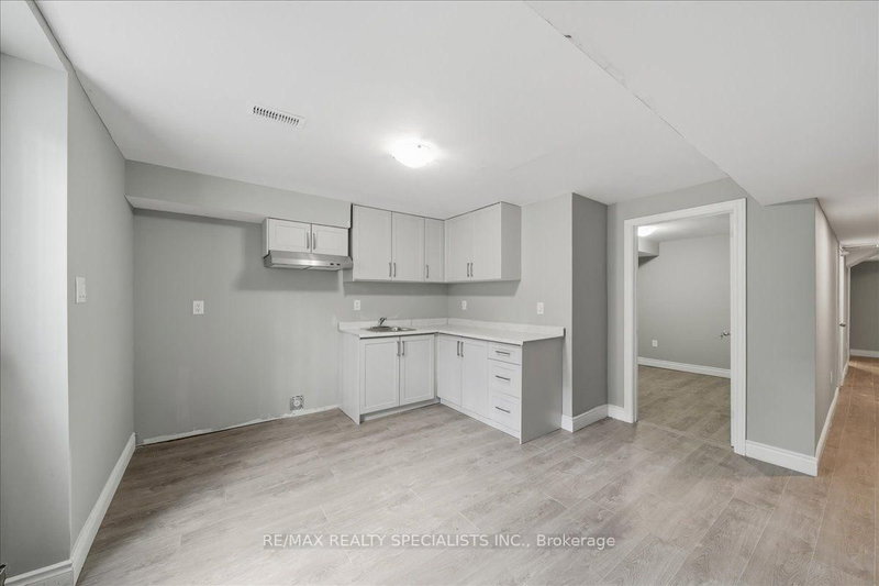 Bsmt - 77 Mckenzie Way