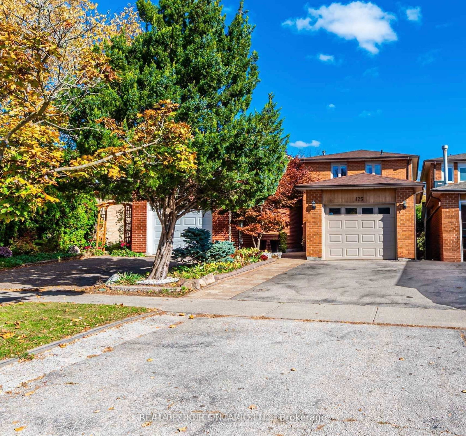 Detached House for sale at 125 Kersey Crescent, Richmond Hill, Ontario, L4C 5X4 - North Richvale - MLS: N13690222