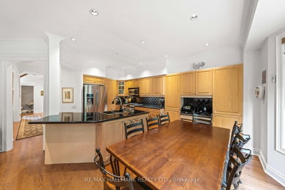 79 Westbury Court • Richmond Hill, ON photo 8