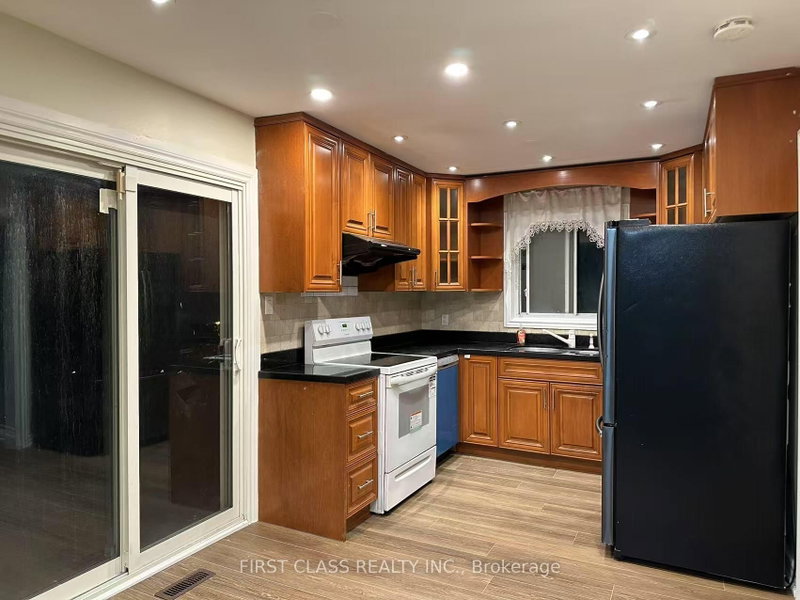 Main & Second Floor - 53 Aberfeldy Crescent