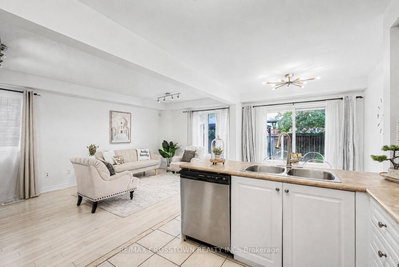 460 Reeves Way Boulevard • Whitchurch-Stouffville, ON photo 8