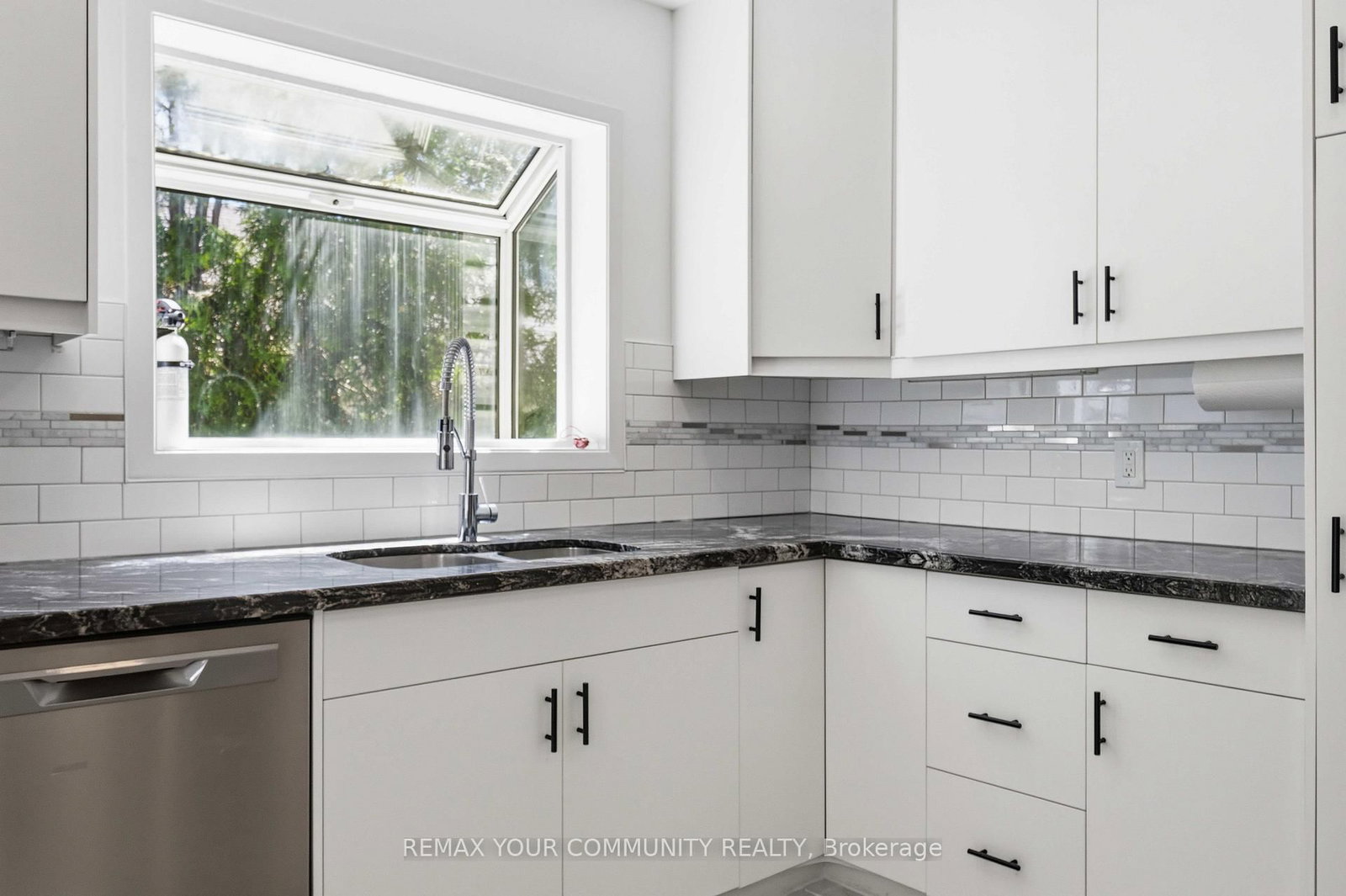 924 Helen Street • Innisfil, ON photo 17
