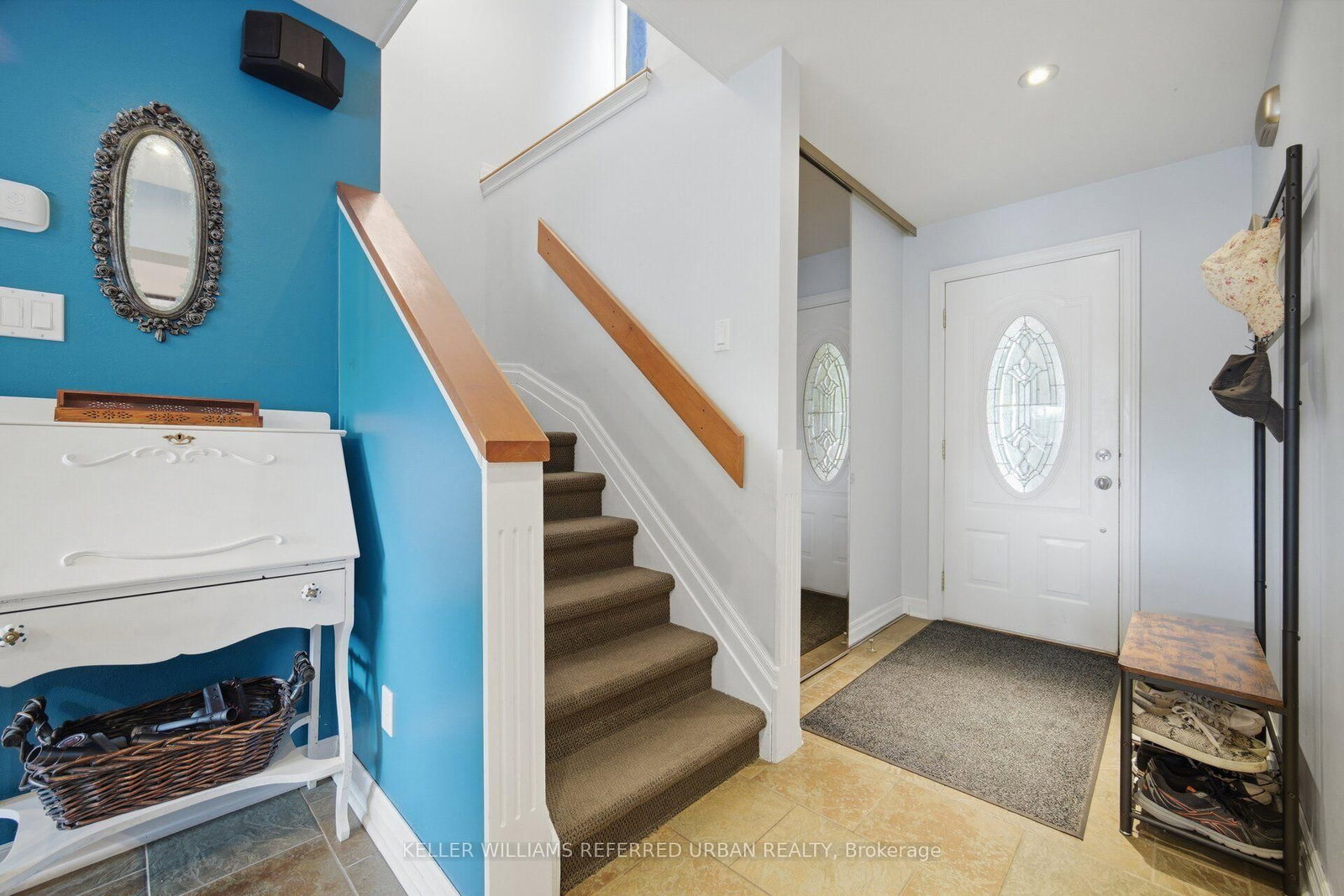 82 Eastman Crescent • Newmarket, ON photo 3