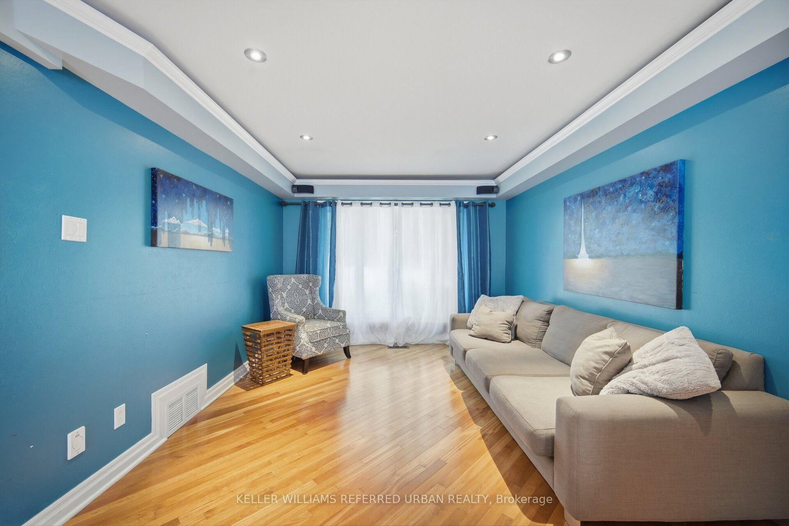 82 Eastman Crescent • Newmarket, ON photo 5