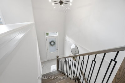 22 Velia Court • Vaughan, ON photo 4