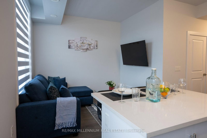 U221 - 9560 Islington Avenue