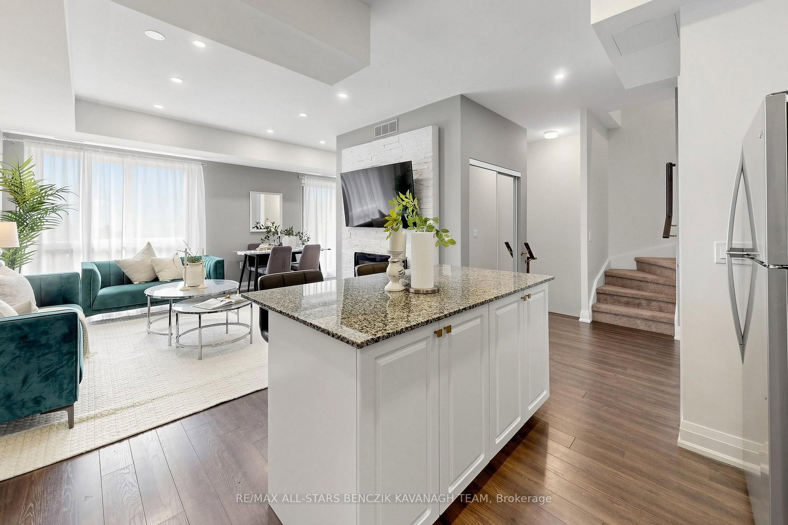 5309 Highway 7 • #1103 • Vaughan, ON photo 4