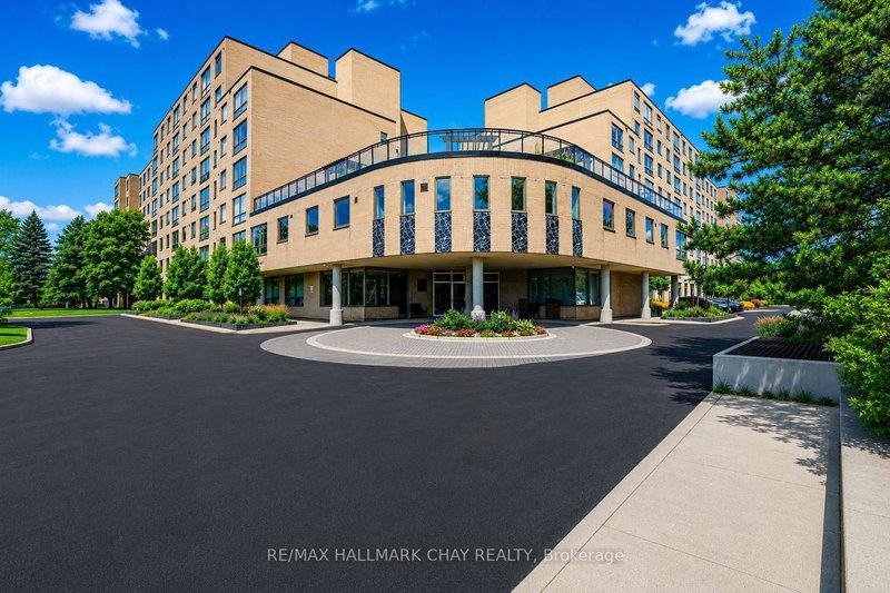 705 - 326 Major Mackenzie Drive E