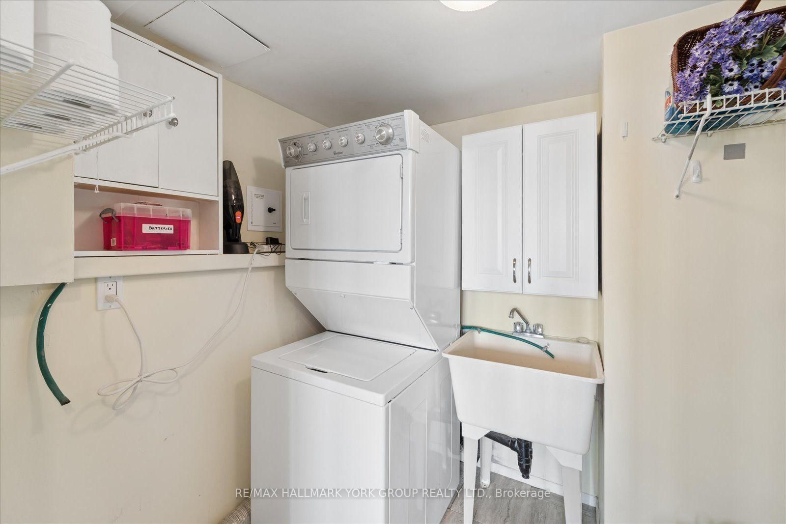 20 William Roe Boulevard • #405 • Newmarket, ON photo 36