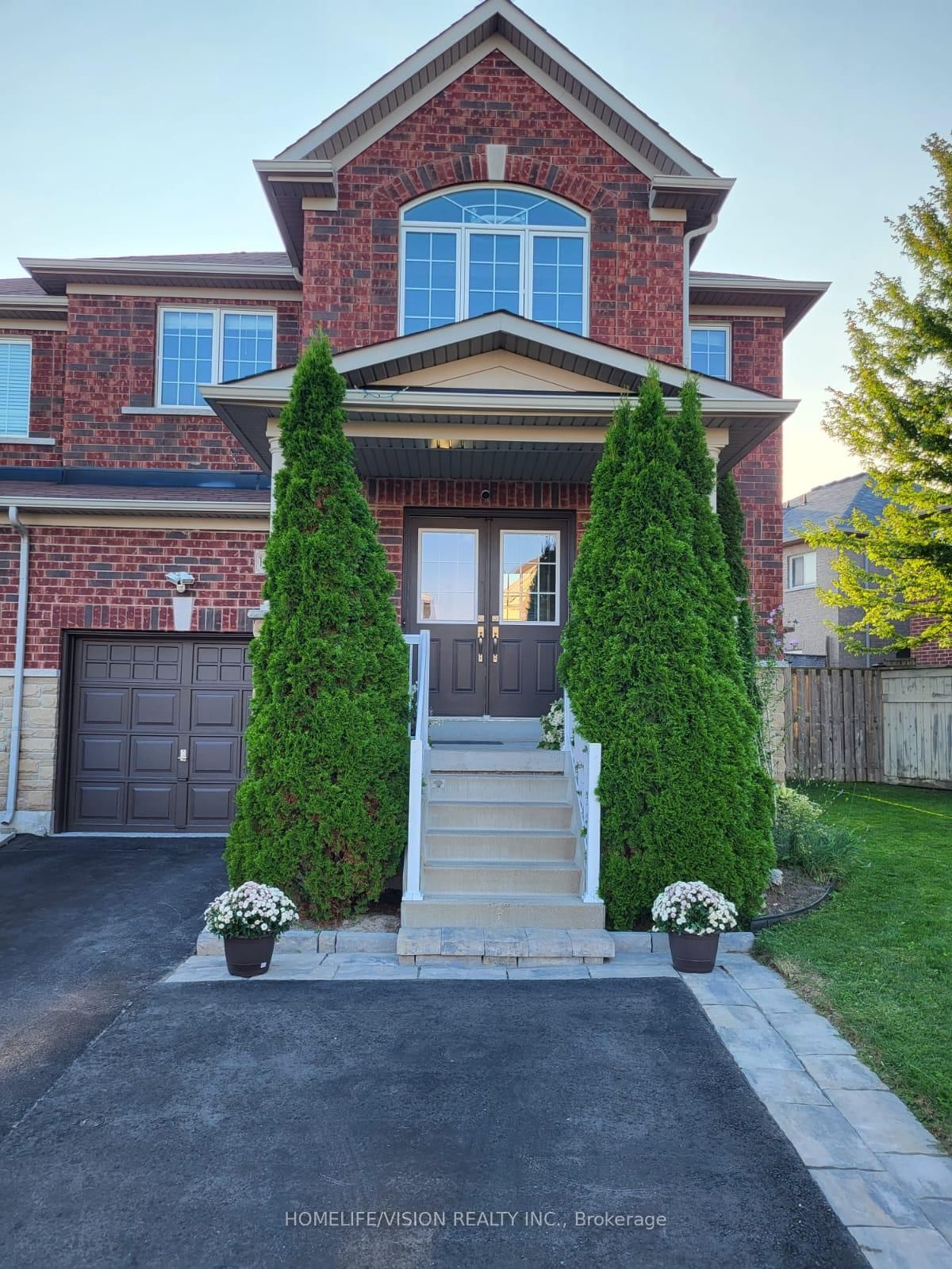 115 James McCullough Road • Whitchurch-Stouffville, ON photo 1
