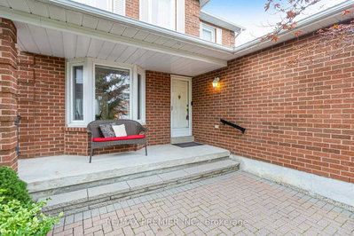 90 Pentland Crescent • Vaughan, ON photo 3