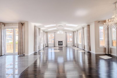 15 Military Court • Richmond Hill, ON photo 3