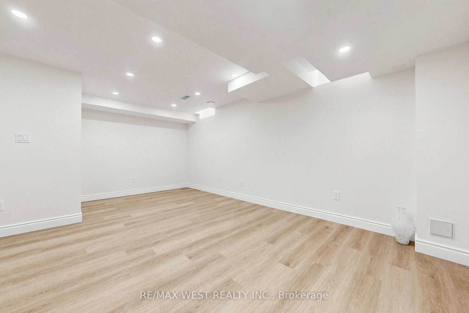 15 Kinloss Street • Vaughan, ON photo 32