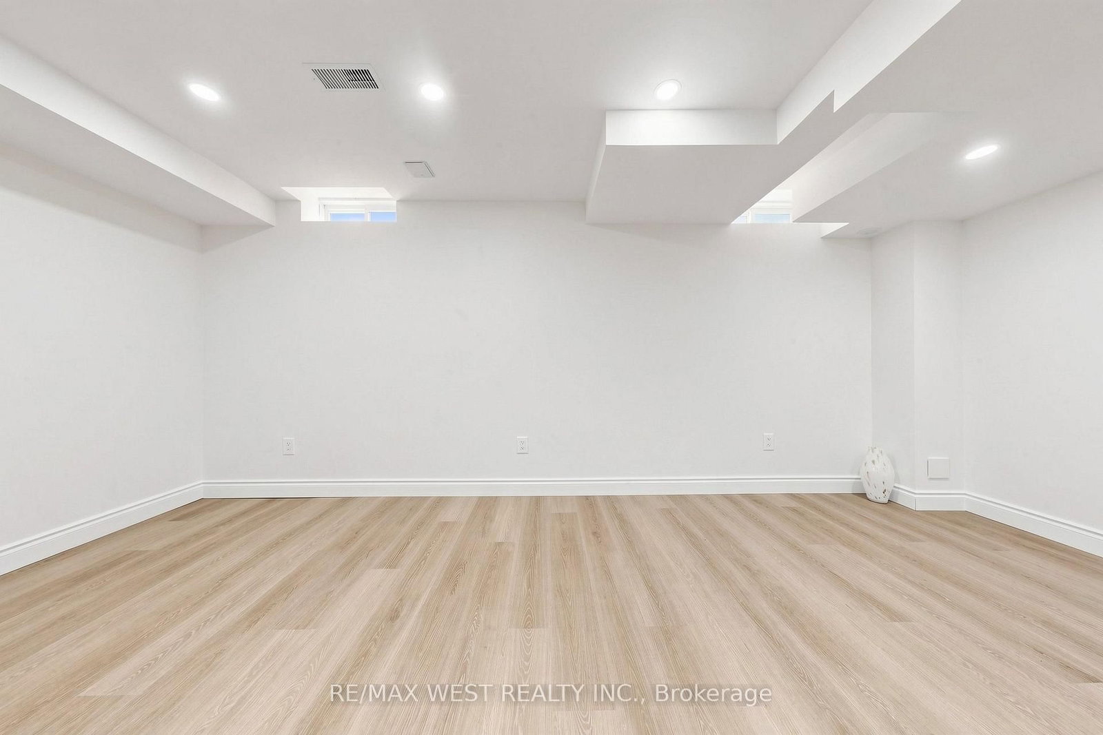 15 Kinloss Street • Vaughan, ON photo 33