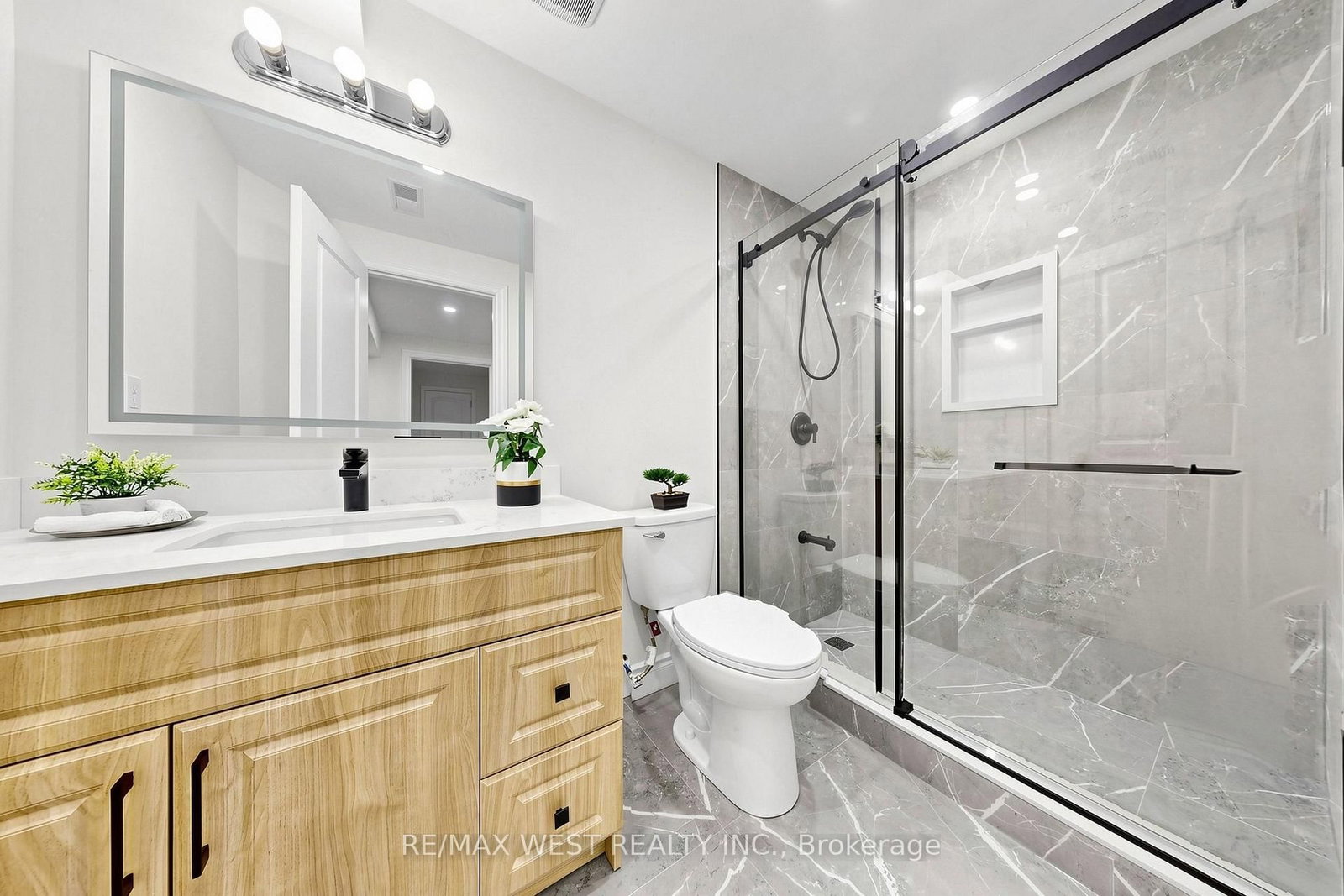 15 Kinloss Street • Vaughan, ON photo 38