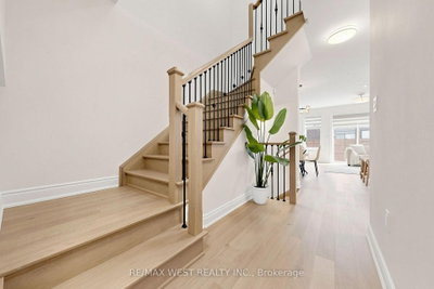15 Kinloss Street • Vaughan, ON photo 6