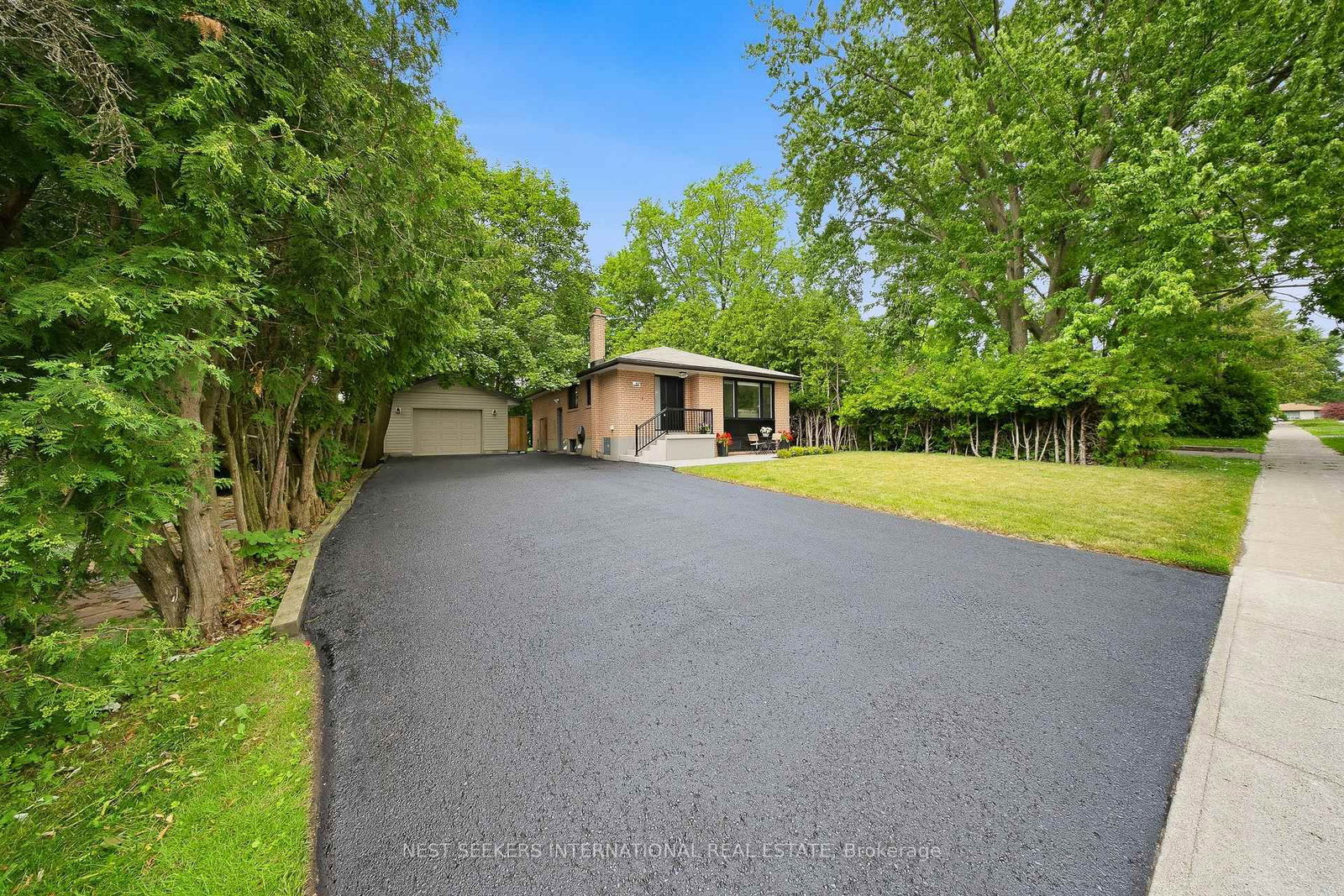 67 Foreht Crescent • Aurora, ON photo 1