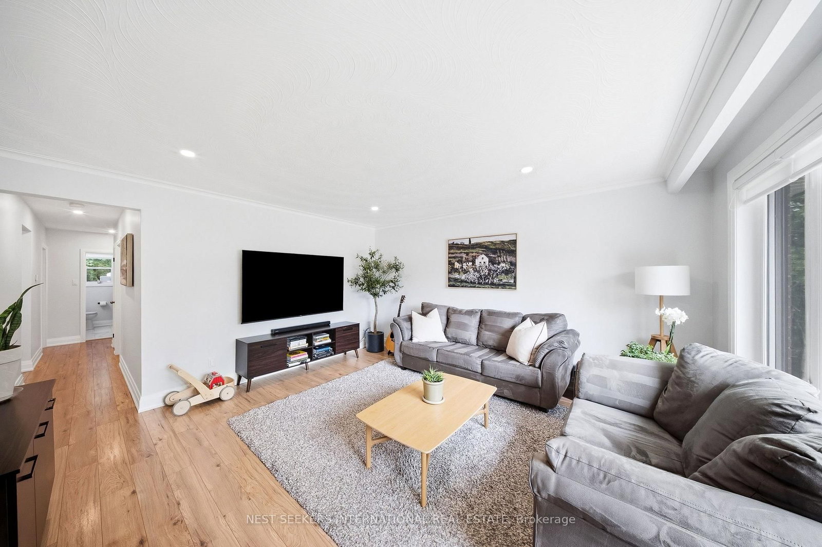 67 Foreht Crescent • Aurora, ON photo 6