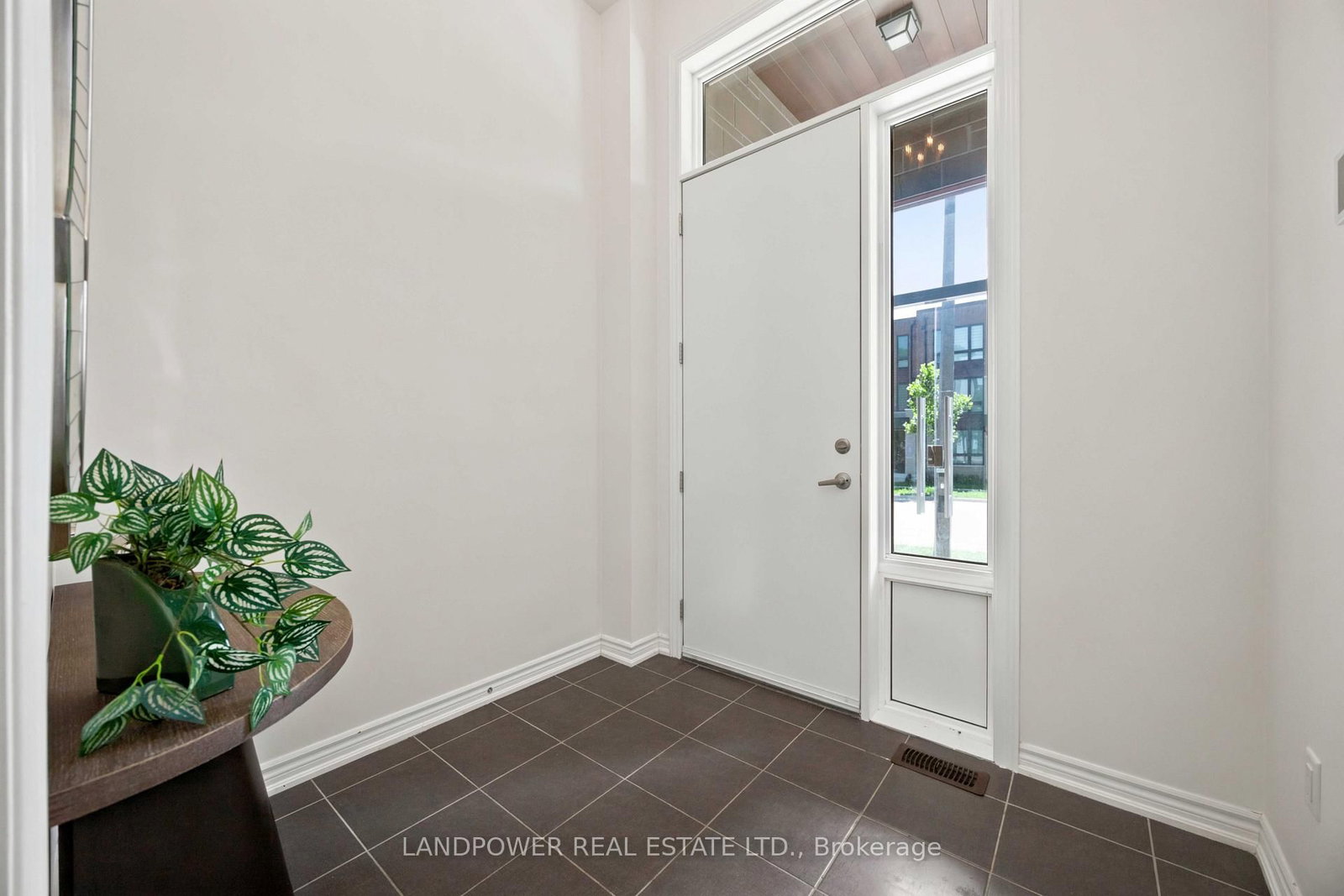 38 Lord Melborne Street • Markham, ON photo 4
