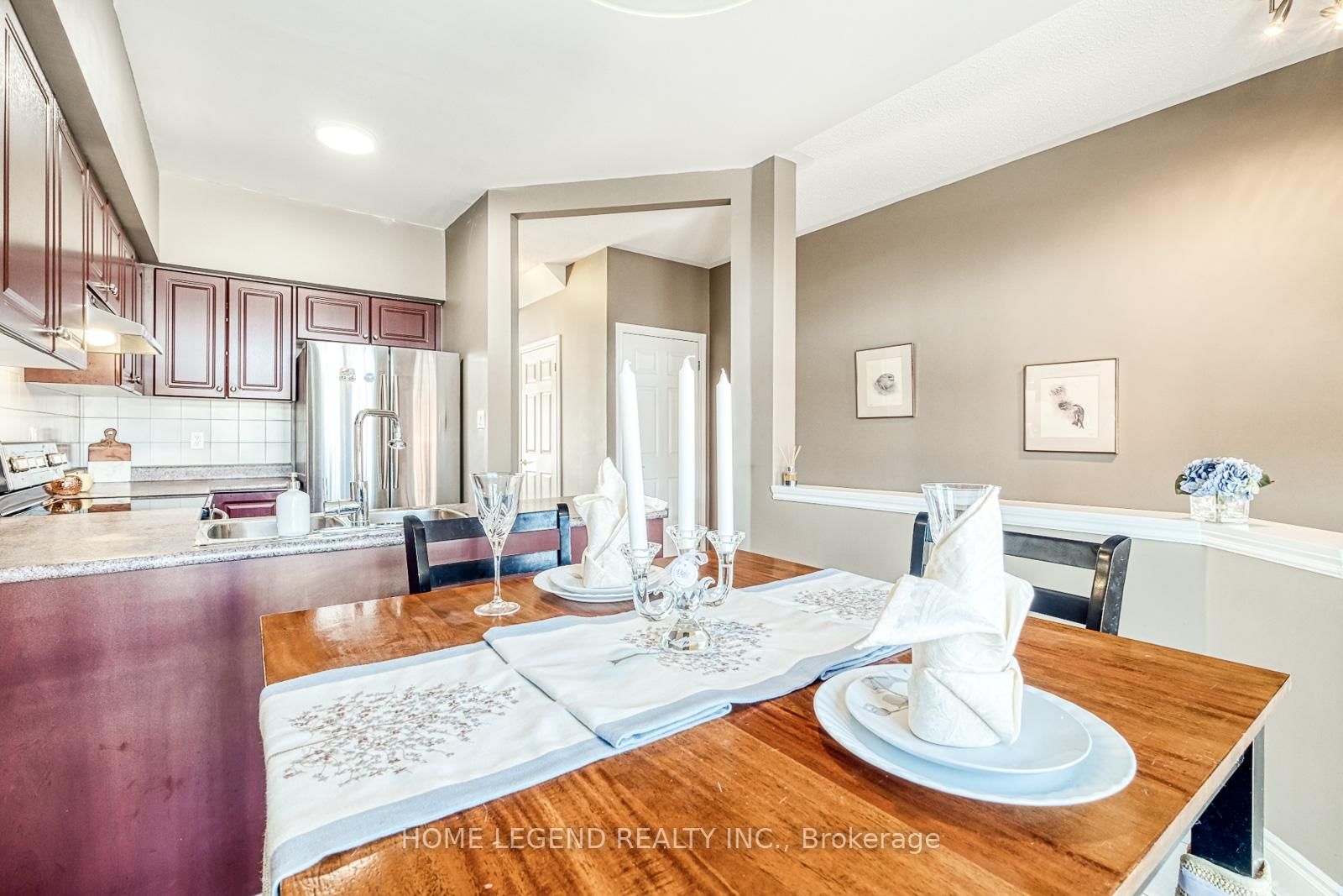 28 Loring Doolittle Court • Aurora, ON photo 10