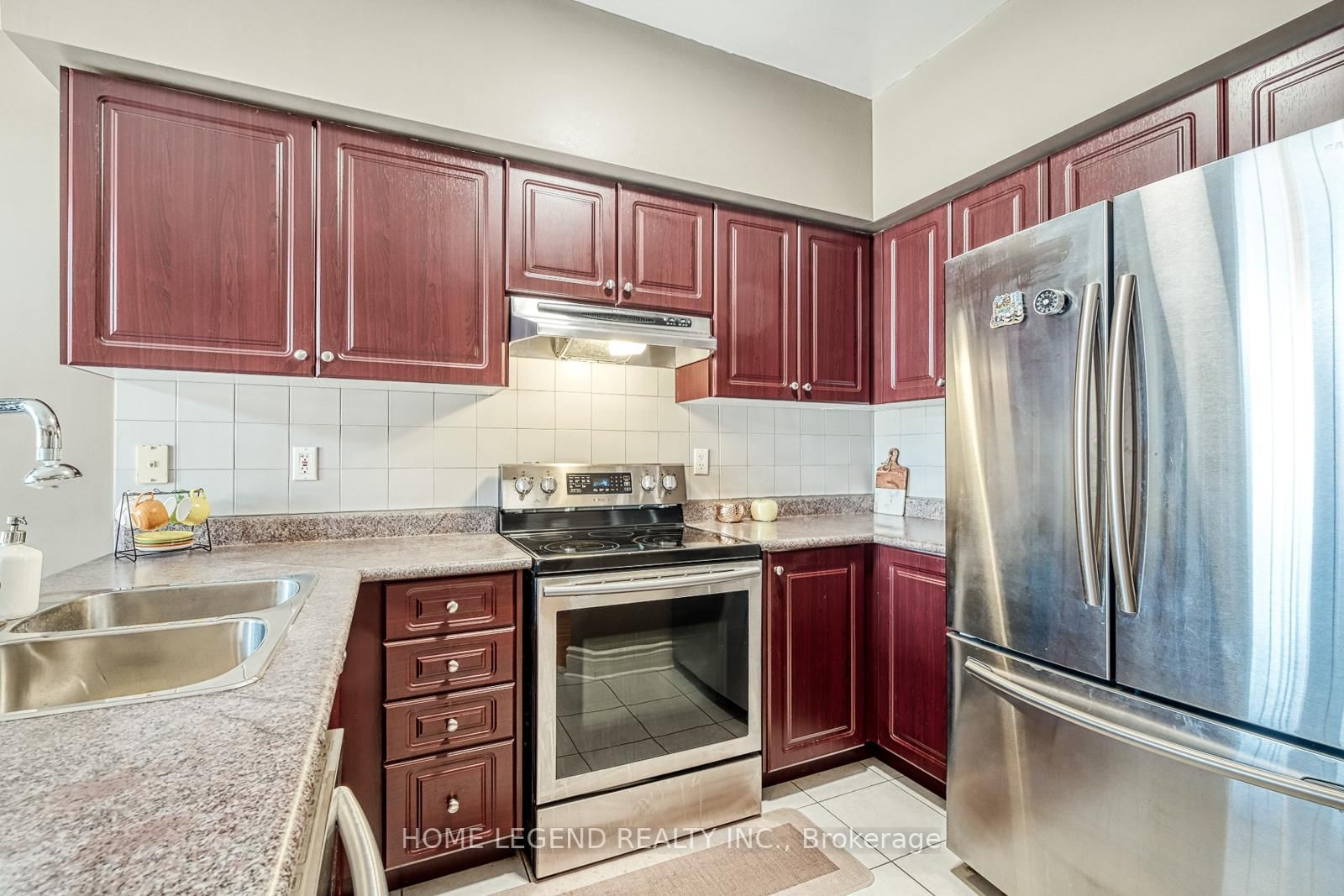 28 Loring Doolittle Court • Aurora, ON photo 9