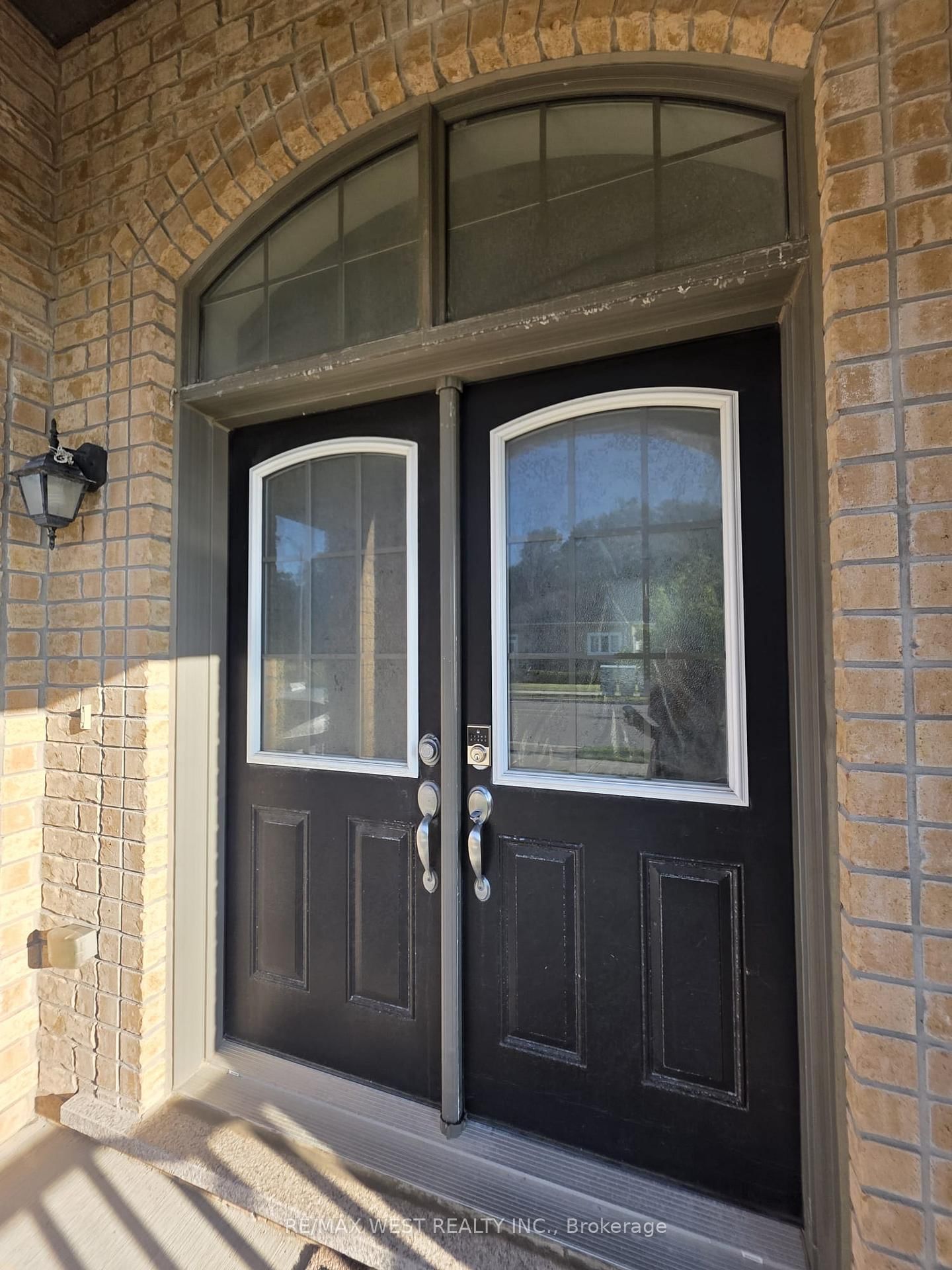 (Main) - 11 Chessington Avenue, East Gwillimbury 2