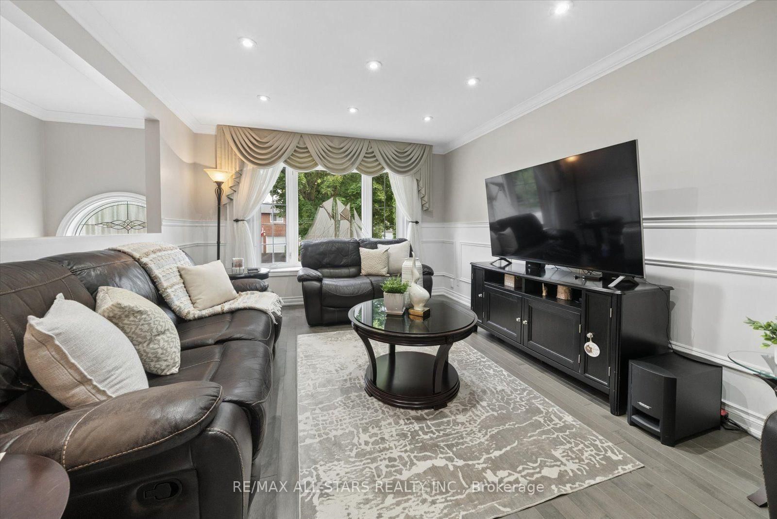 31 Crown Crescent • Bradford West Gwillimbury, ON photo 8