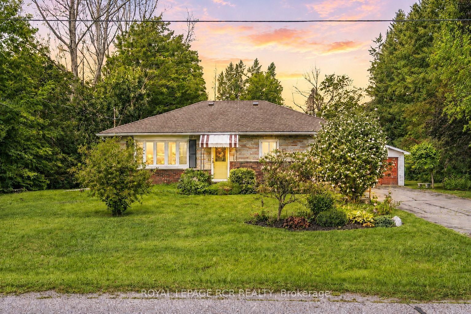 36 May Avenue • East Gwillimbury, ON photo 1