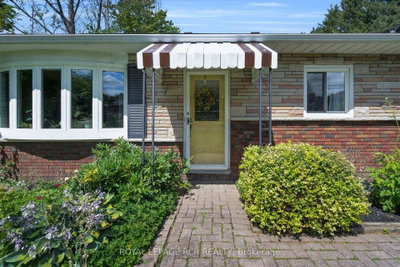 36 May Avenue • East Gwillimbury, ON photo 5