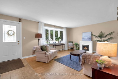 36 May Avenue • East Gwillimbury, ON photo 8