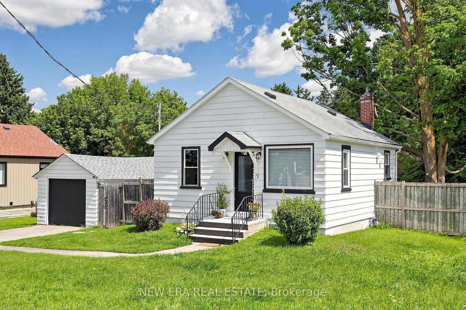 247 Muriel Street • Newmarket, ON photo 4