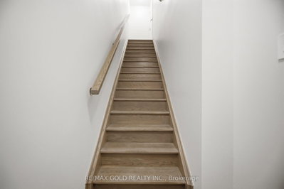 39 Honeycrisp Crescent • #TH83 • Vaughan, ON photo 3