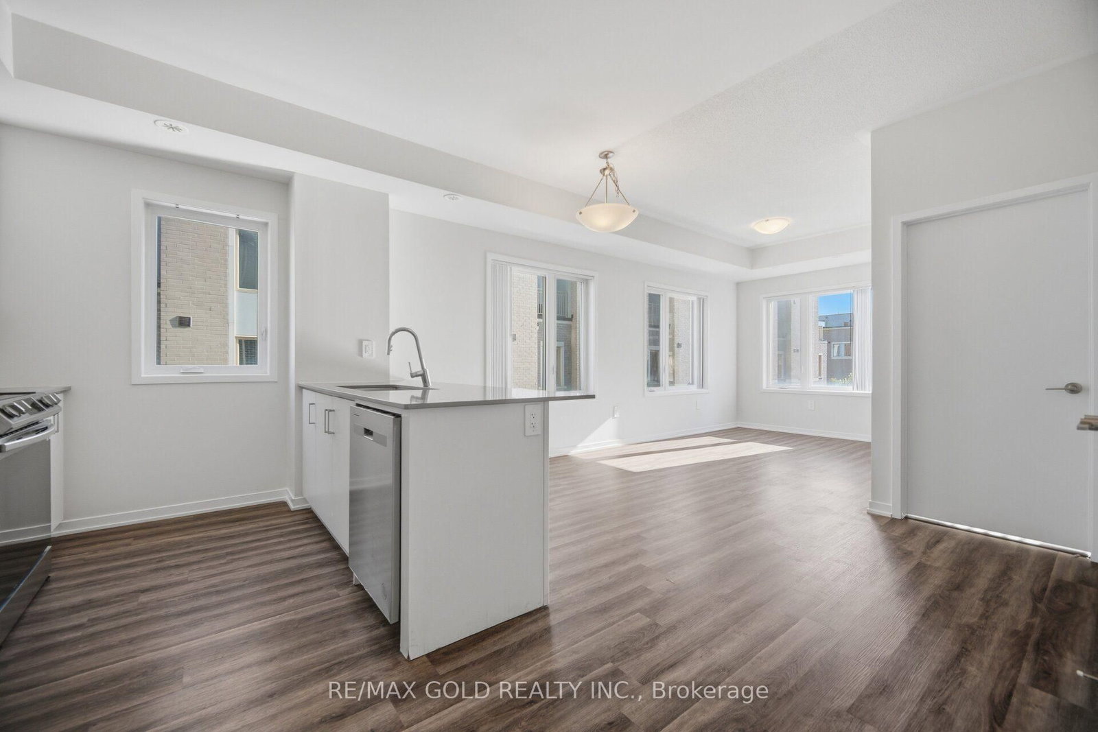 39 Honeycrisp Crescent • #TH83 • Vaughan, ON photo 4