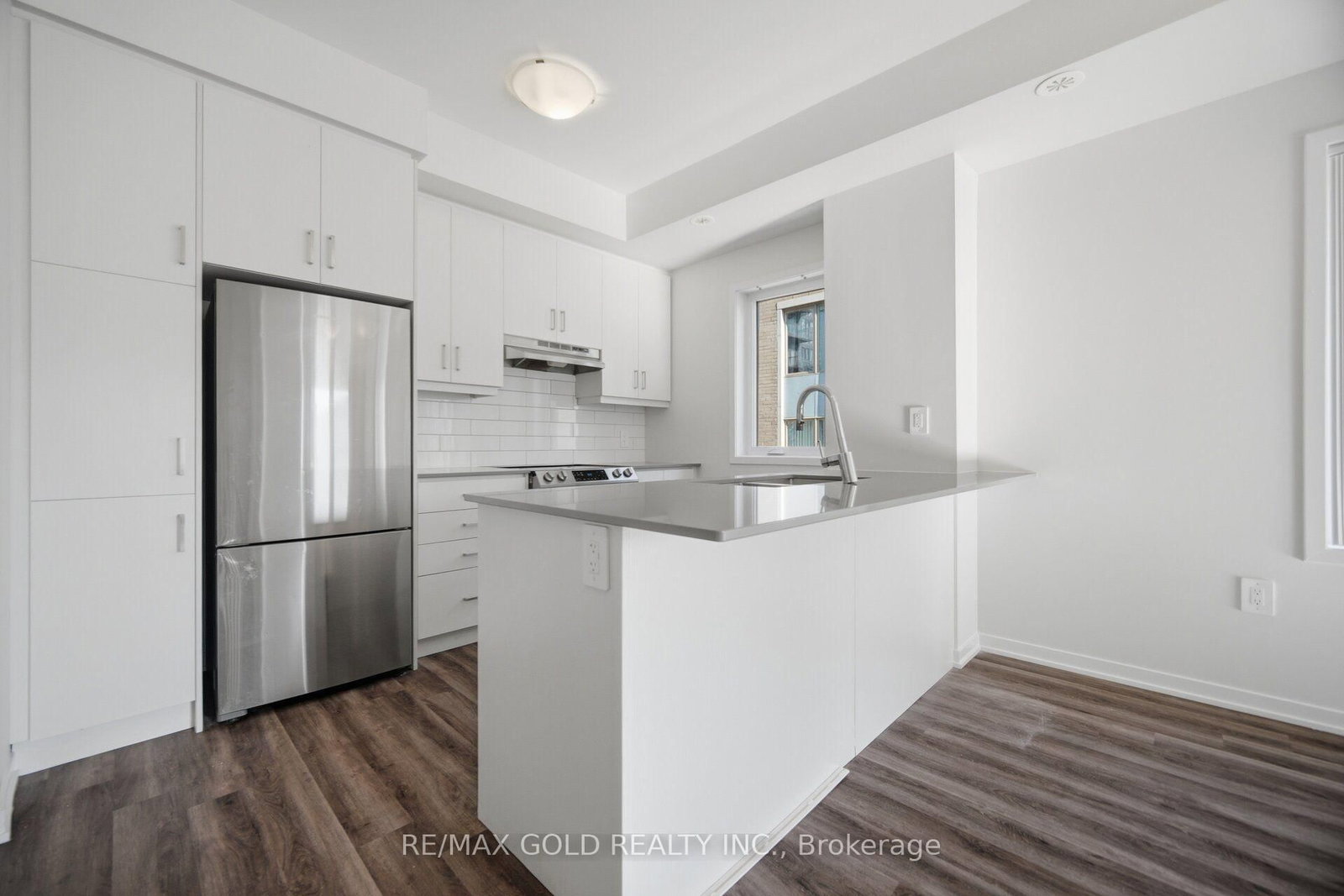 39 Honeycrisp Crescent • #TH83 • Vaughan, ON photo 5