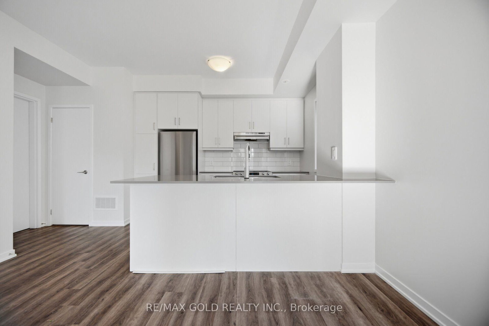 39 Honeycrisp Crescent • #TH83 • Vaughan, ON photo 6
