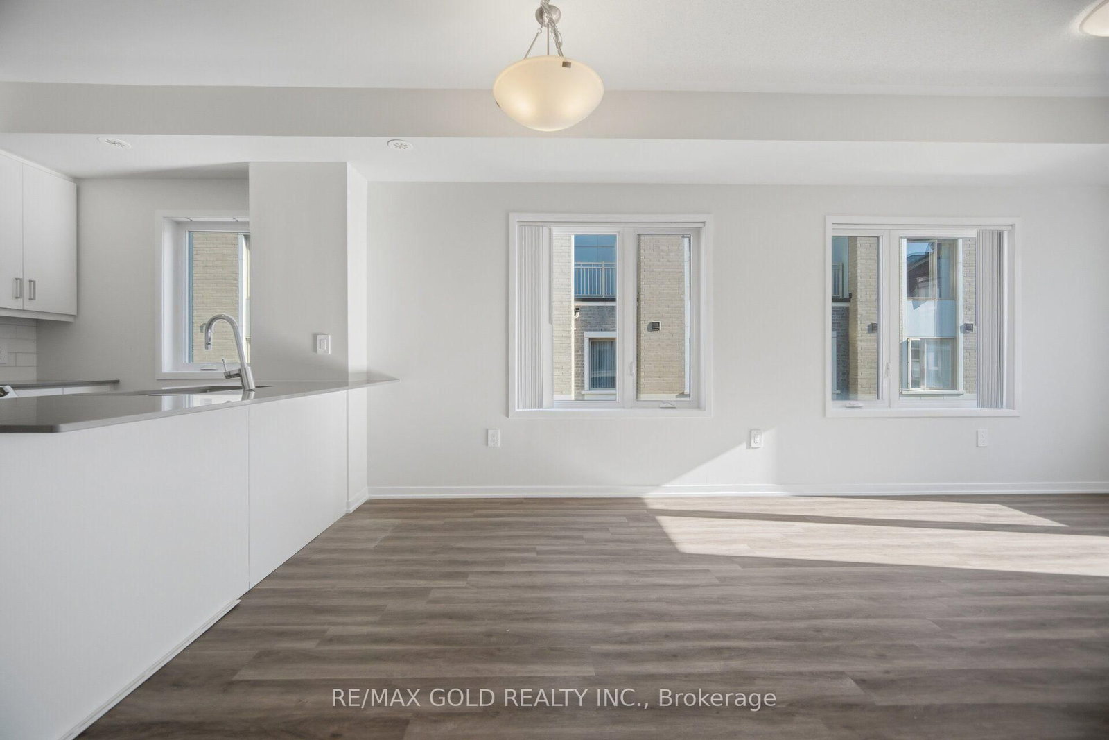 39 Honeycrisp Crescent • #TH83 • Vaughan, ON photo 8