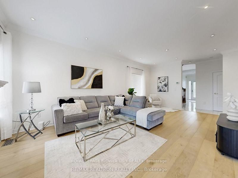 Main - 60 Colombo Crescent
