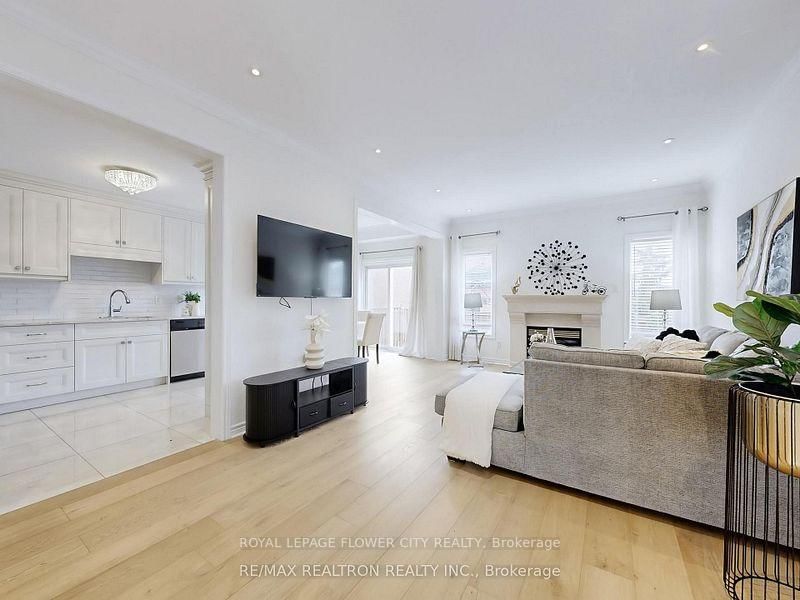 Main - 60 Colombo Crescent